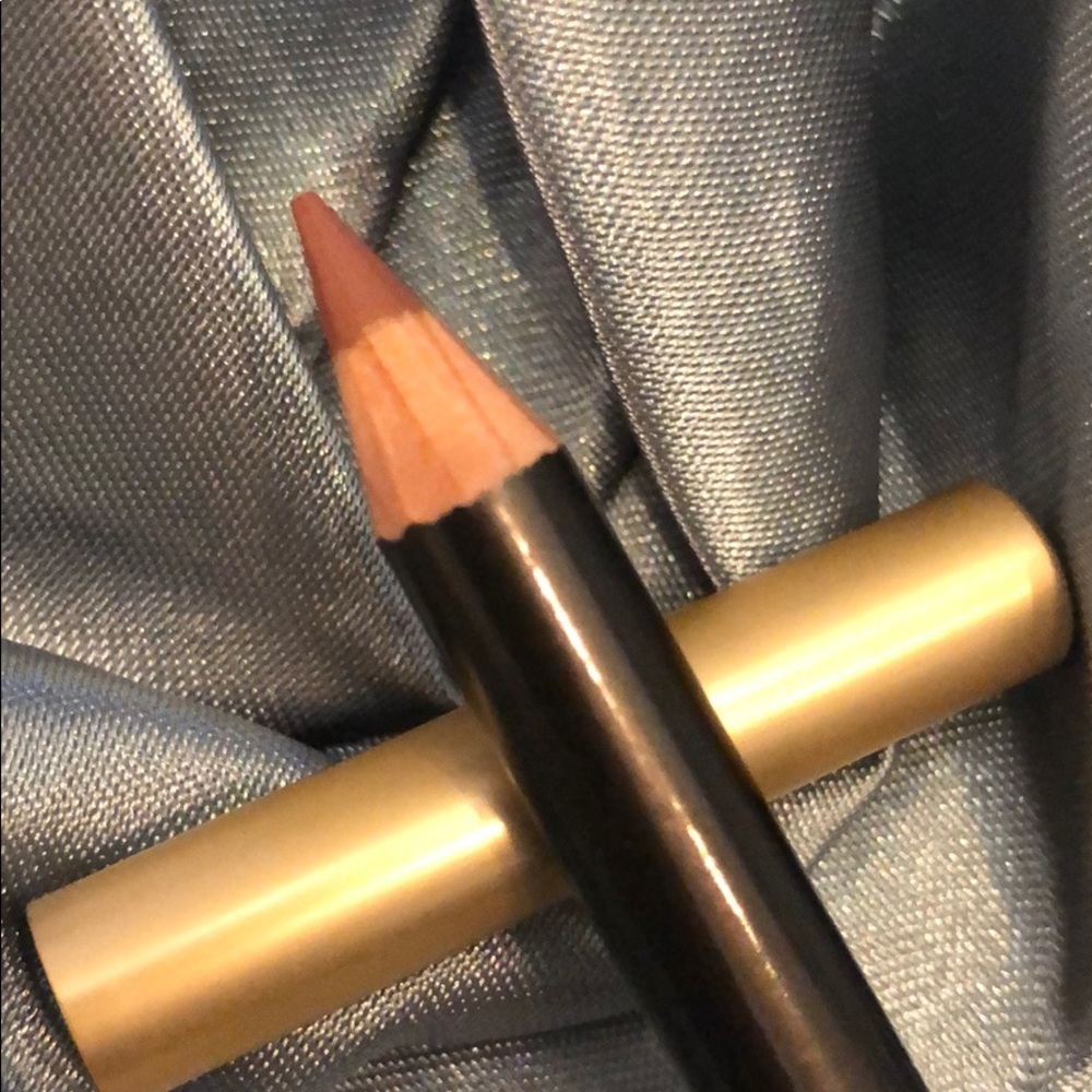 Lip liner